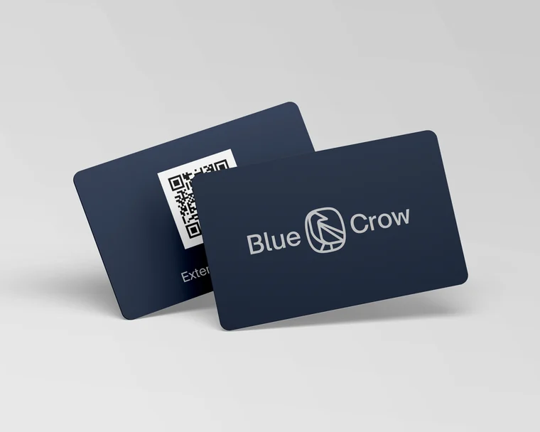 Cartão NFC produzido para a BlueCrow Capital, frente e verso com QR Code