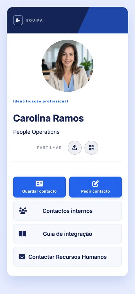 Perfil digital de Carolina Ramos, cartão de colaborador no telemóvel